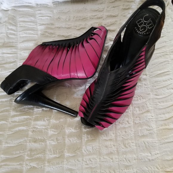BCBG Pink & Black leather 6B/36 4.5" w/.5" platform open toe slingback heels - Picture 4 of 5